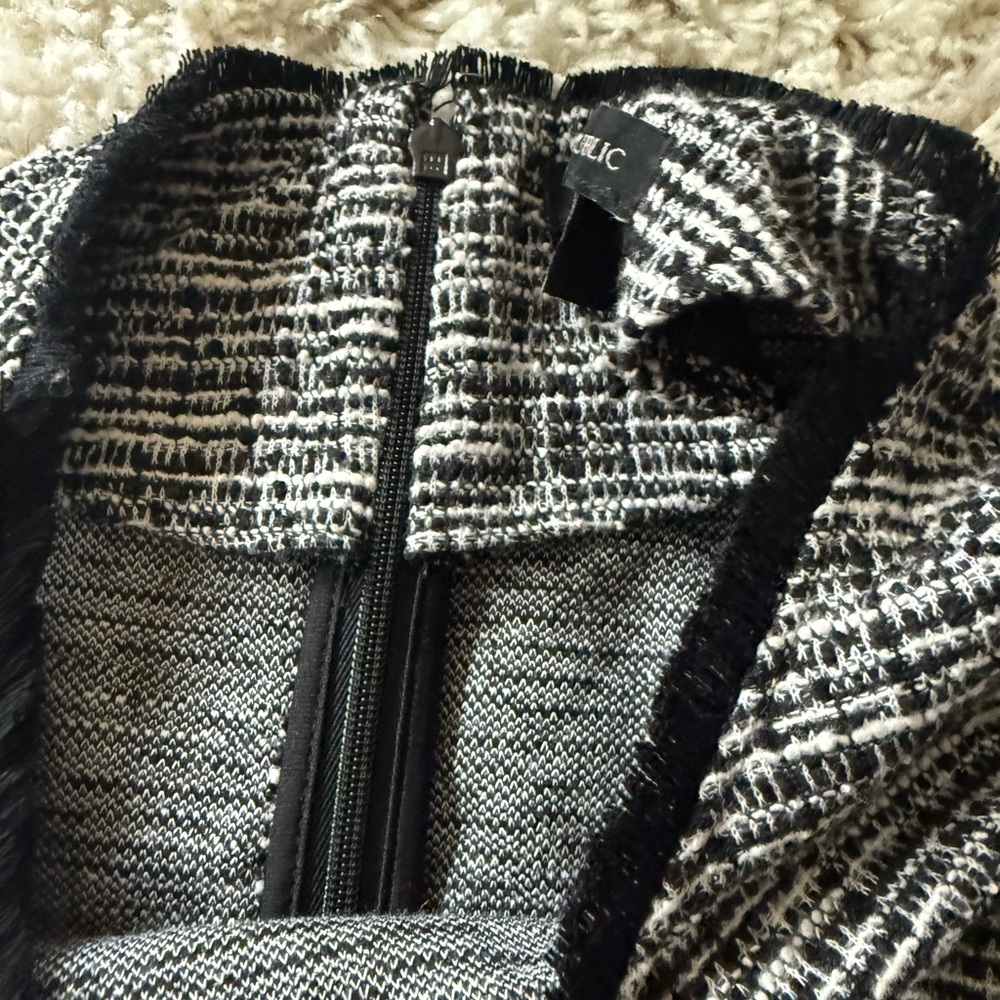 Banana Republic Chic Black and White Tweed Jacket - Picture 5 of 7